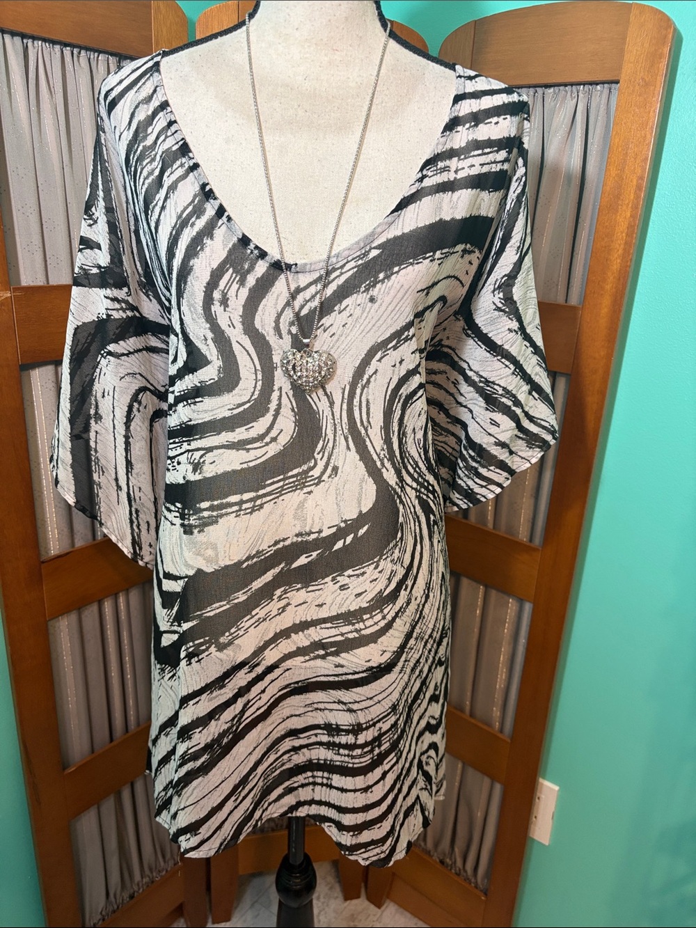 La Moda Black & soft pink Wave Print Women's Swim Coverup